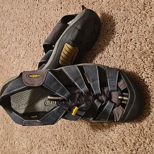 KEEN NEWPORT H2 SANDAL STRAPPY HIKING SHOES NAVY MEDIUM GRAY MENS SIZE 11 *S21*